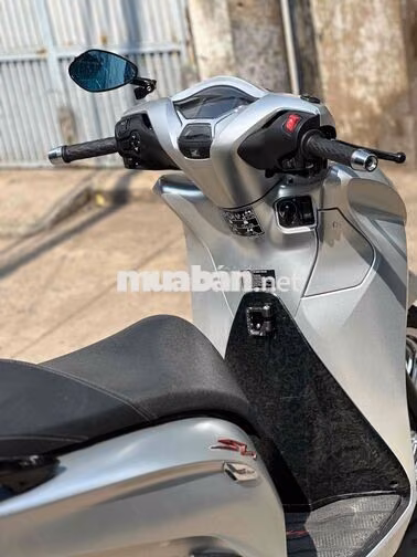 Honda SH350i Nữ Bạc