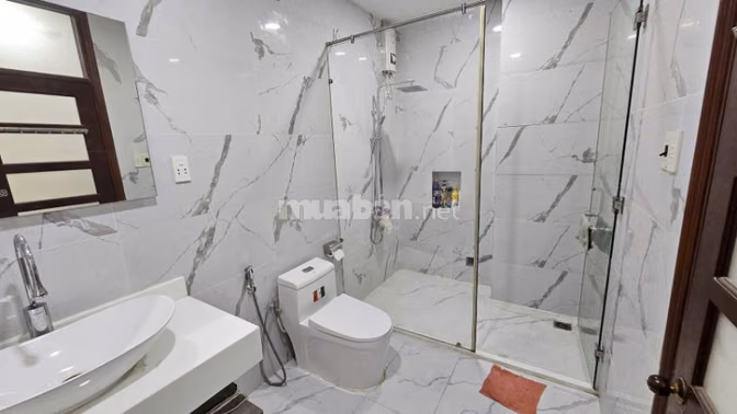 Nhà xinh 4 tầng view sông ngay khu Phan Xích Long giá chỉ 29 tỷ TL.