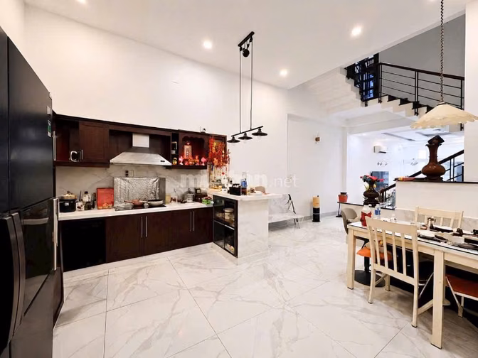 Nhà xinh 4 tầng view sông ngay khu Phan Xích Long giá chỉ 29 tỷ TL.
