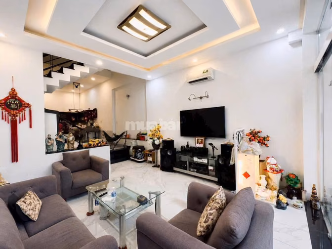 Nhà xinh 4 tầng view sông ngay khu Phan Xích Long giá chỉ 29 tỷ TL.