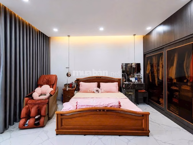 Nhà xinh 4 tầng view sông ngay khu Phan Xích Long giá chỉ 29 tỷ TL.