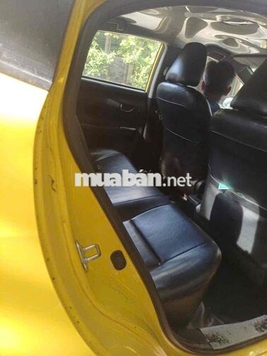 Toyota Vios E 2022 Số sàn Vàng