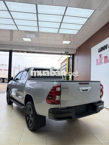 Toyota Hilux 2.4E 2025 Bạc 23000 km