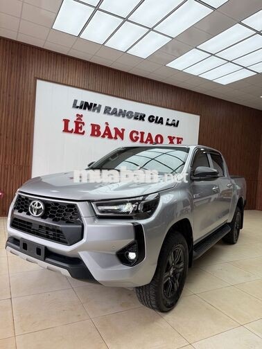 Toyota Hilux 2.4E 2025 Bạc 23000 km