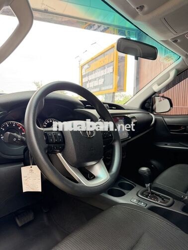 Toyota Hilux 2.4E 2025 Bạc 23000 km