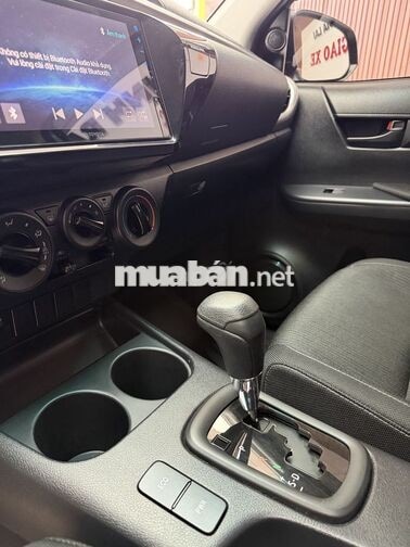 Toyota Hilux 2.4E 2025 Bạc 23000 km
