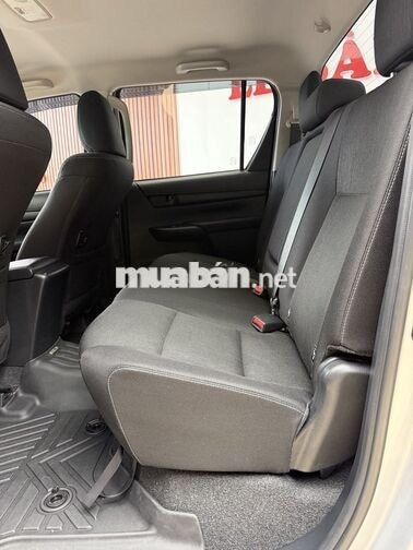 Toyota Hilux 2.4E 2025 Bạc 23000 km
