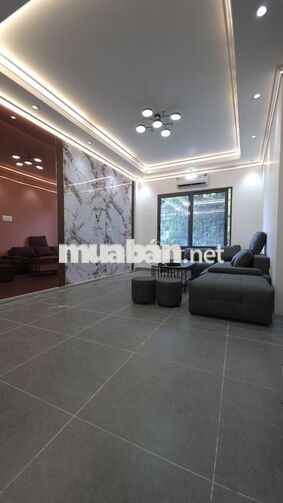 Cho thuê căn hộ tập thể tầng 3 mặt phố Đào Tấn, Linh Lang,Ba Đình