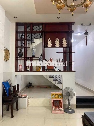 Cho thuê nhà HXH 3pn2wc sẵn nội thất 11tr p7. q8