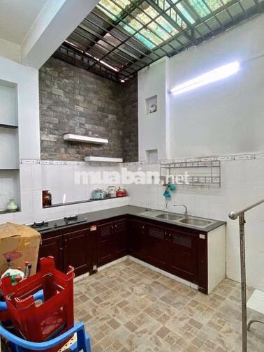 Cho thuê nhà HXH 3pn2wc sẵn nội thất 11tr p7. q8