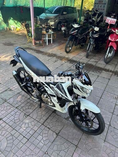 Suzuki Satria Trắng đen