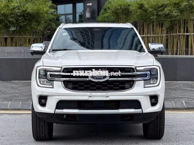 Ford Everest Titanium 4x4 2025 Trắng