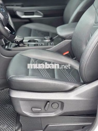 Ford Everest Titanium 4x4 2025 Trắng