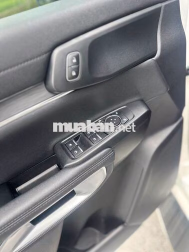Ford Everest Titanium 4x4 2025 Trắng