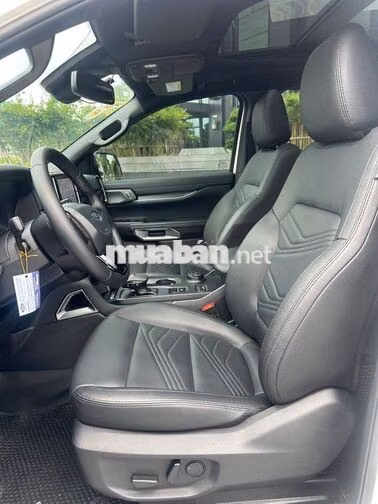 Ford Everest Titanium 4x4 2025 Trắng