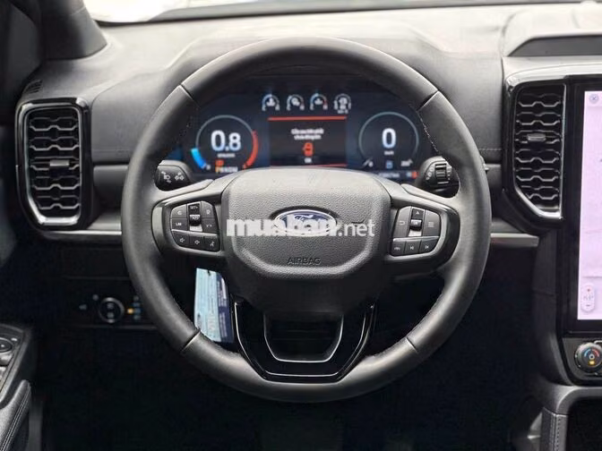 Ford Everest Titanium 4x4 2025 Trắng