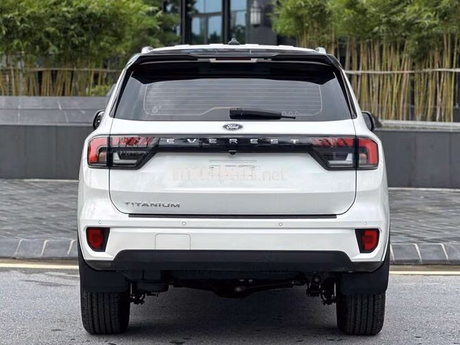 Ford Everest Titanium 4x4 2025 Trắng