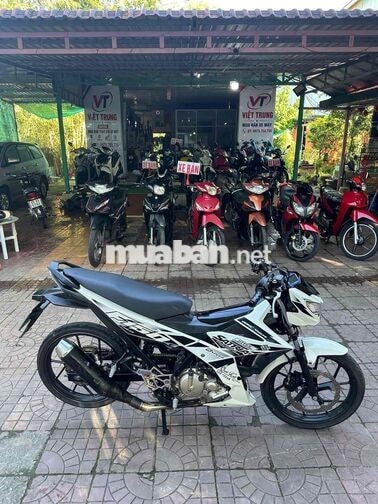 Suzuki Satria Trắng đen