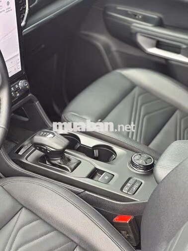 Ford Everest Titanium 4x4 2025 Trắng