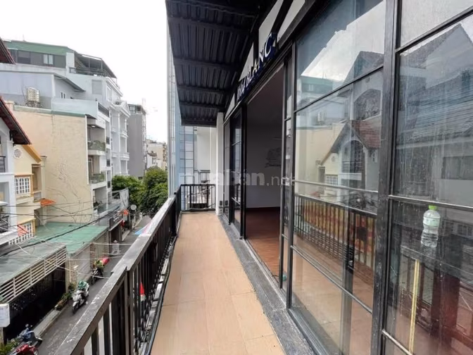 65triệu/tháng,294 m2,3 lầu,Cho thuê nhà MT Nguyễn Bá Huân,Thảo Điền,Q2