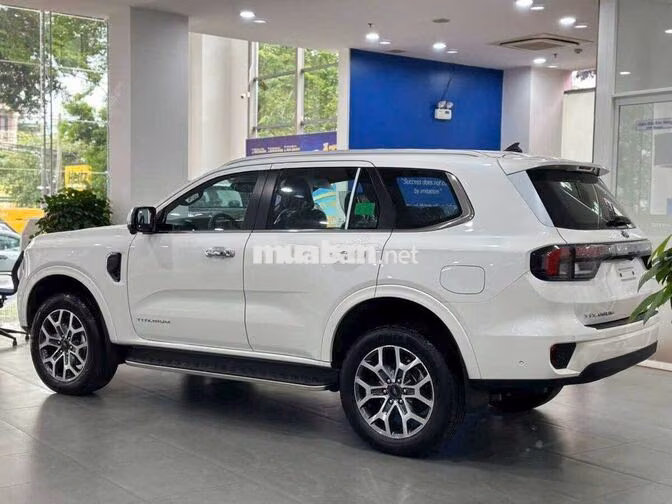 Ford Everest Titanium 4x4 2025 Trắng