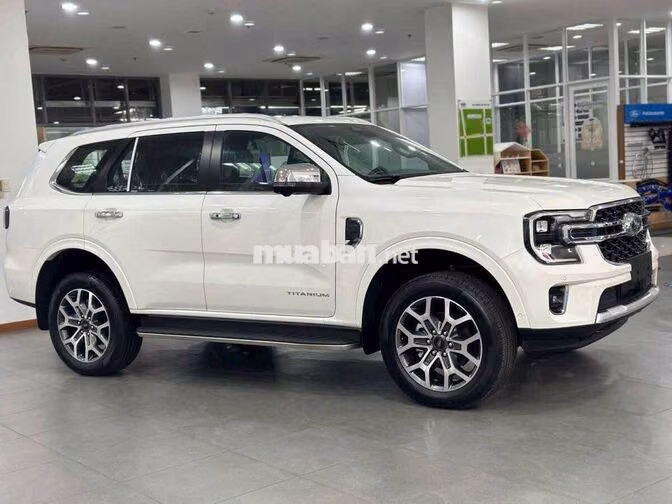 Ford Everest Titanium 4x4 2025 Trắng