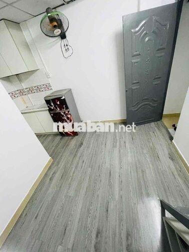 Phòng dưới trệt bếp wc gác máy lạnh tủ lạnh