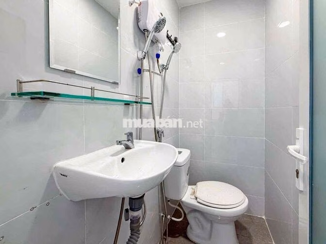 Cho thuê nhà 1 trệt 1 lầu 2PN full nội thất tiện di chuyển qua q1