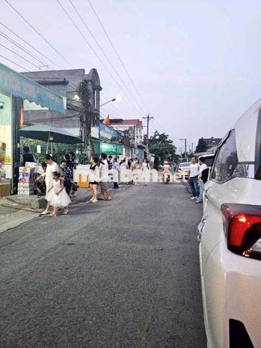 Cho Thuê Nhà Trệt Lầu Gần Hội Trường Đông Hoà