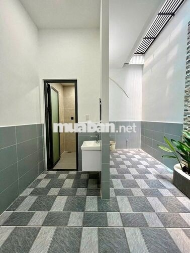 Việt kiều Mỹ xây nhà chưa kịp ở bán gấp căn nhà lầu ngay Bình Hoà 