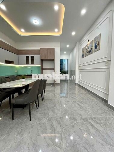 Việt kiều Mỹ xây nhà chưa kịp ở bán gấp căn nhà lầu ngay Bình Hoà 