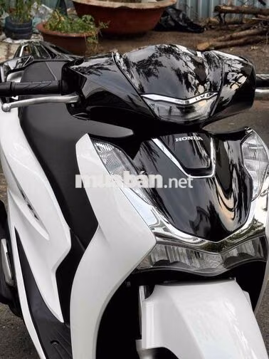 Honda SH 150i 2022 Trắng đen xe zin 9 chủ