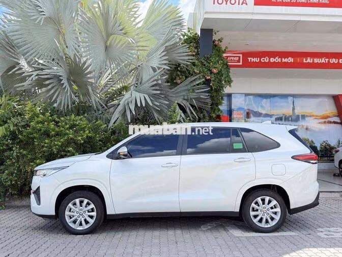 Toyota Innova Cross 2.0V 2024 Trắng 58.000 km