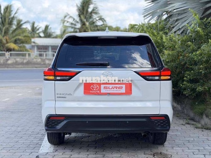 Toyota Innova Cross 2.0V 2024 Trắng 58.000 km