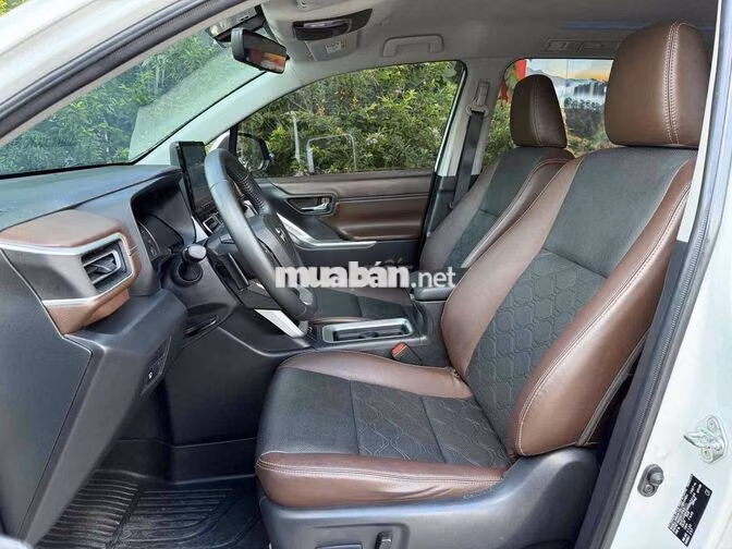 Toyota Innova Cross 2.0V 2024 Trắng 58.000 km