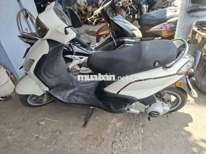 Piaggio Fly Trắng
