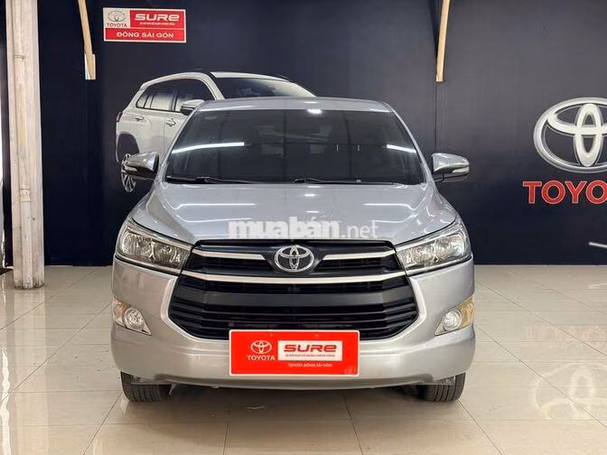 8 Chỗ, Số sàn. INNOVA 2.0E MT 2017 Bạc - GIÁ TL