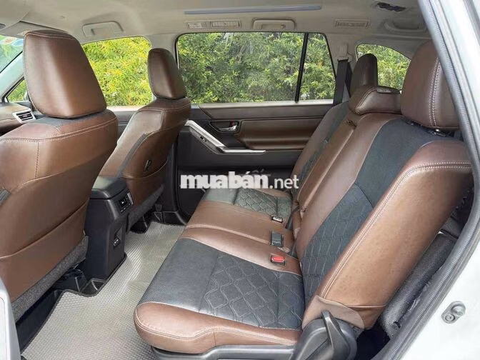 Toyota Innova Cross 2.0V 2024 Trắng 58.000 km