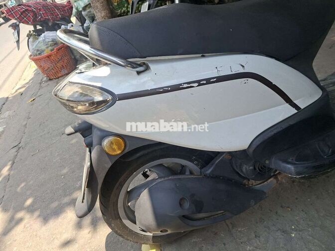 Piaggio Fly Trắng