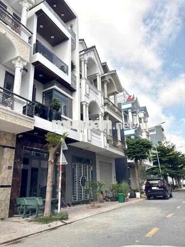 nhà 2 lầu 1 trệt Bình Chuẩn,Gần ngã tư miễu ông cù,nội thất cơ bản