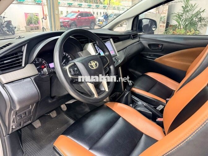 Toyota Innova E MT 2017 Bạc 152.552 Km
