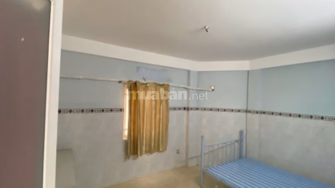 CẦN TIỀN BÁN GẤP NHÀ KHUÔNG VIỆT 3 TẦNG CÓ SÂN RỘNG TIỆN KDMB