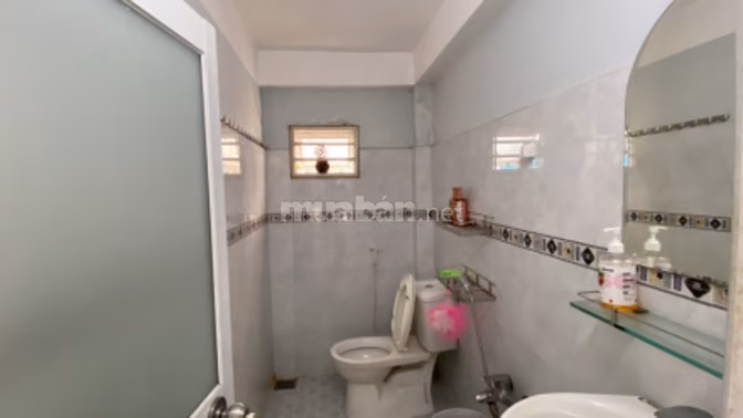 CẦN TIỀN BÁN GẤP NHÀ KHUÔNG VIỆT 3 TẦNG CÓ SÂN RỘNG TIỆN KDMB
