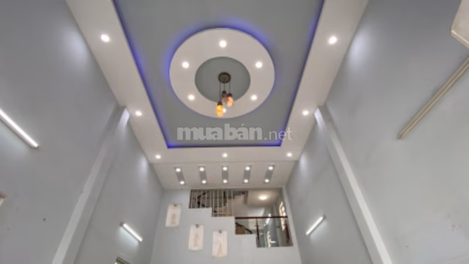 CẦN TIỀN BÁN GẤP NHÀ KHUÔNG VIỆT 3 TẦNG CÓ SÂN RỘNG TIỆN KDMB