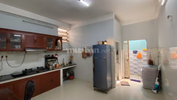 CẦN TIỀN BÁN GẤP NHÀ KHUÔNG VIỆT 3 TẦNG CÓ SÂN RỘNG TIỆN KDMB