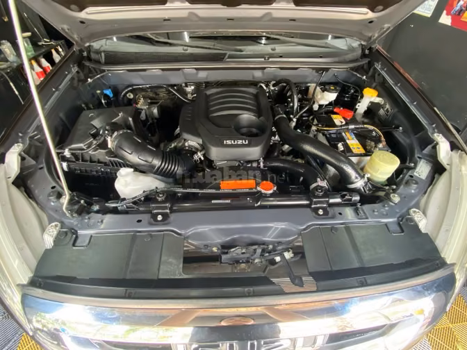 BÁN NHANH ISUZU MU-X 7 CHỖ – 2019 - 48.000km