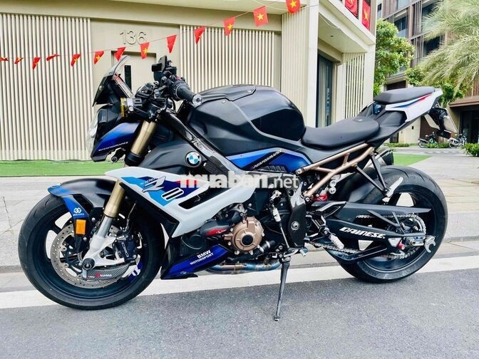 BMW M 2022 Đen, Trắng, Xanh 16.000 km