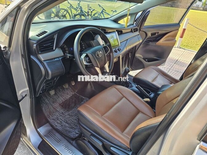Toyota Innova 2.0E Số sàn 2017. Xe đẹp. Chất Quá