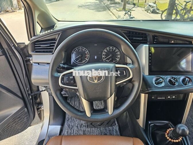 Toyota Innova 2.0E Số sàn 2017. Xe đẹp. Chất Quá