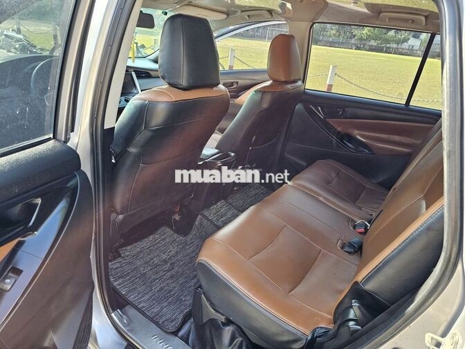 Toyota Innova 2.0E Số sàn 2017. Xe đẹp. Chất Quá